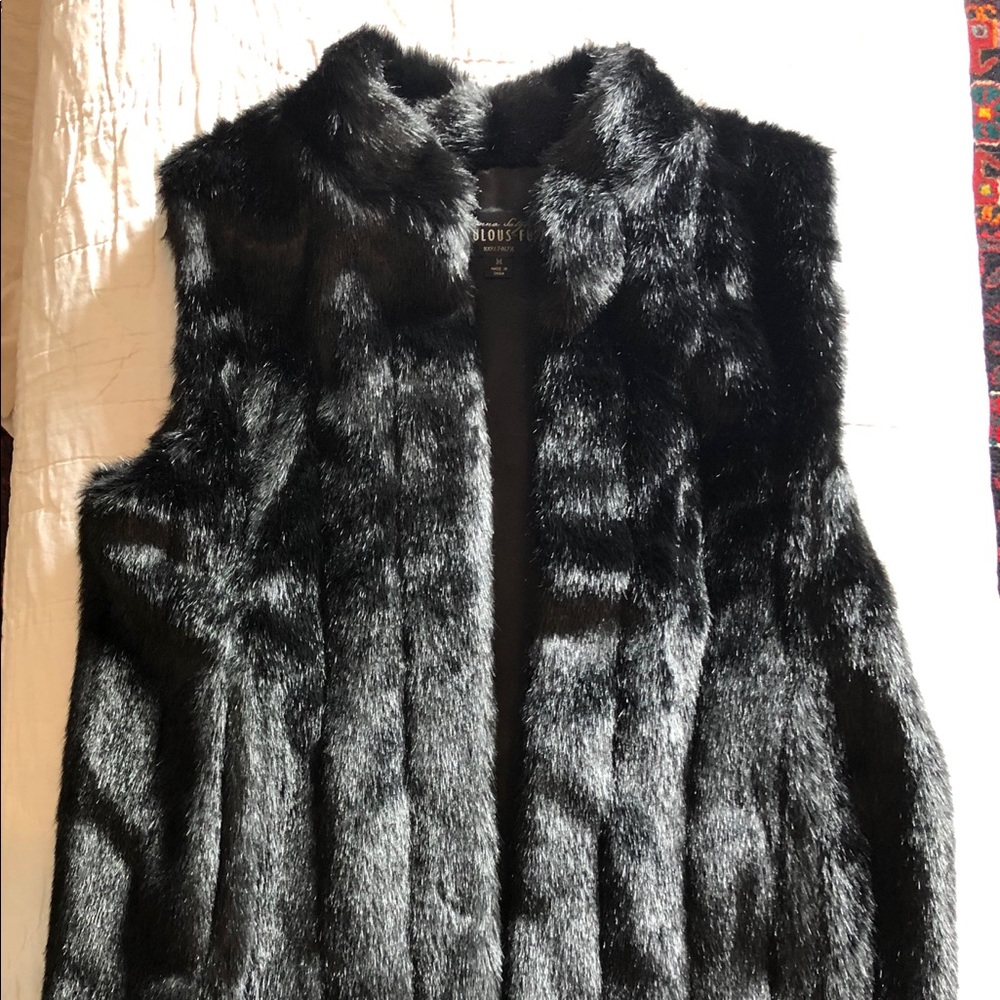 Faux fur vest- black M